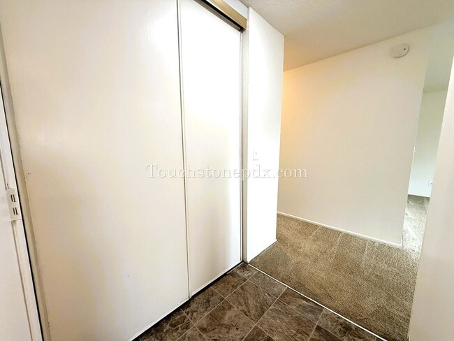 Building Photo - Charming 2-Bedroom Apartment in the Heart ...