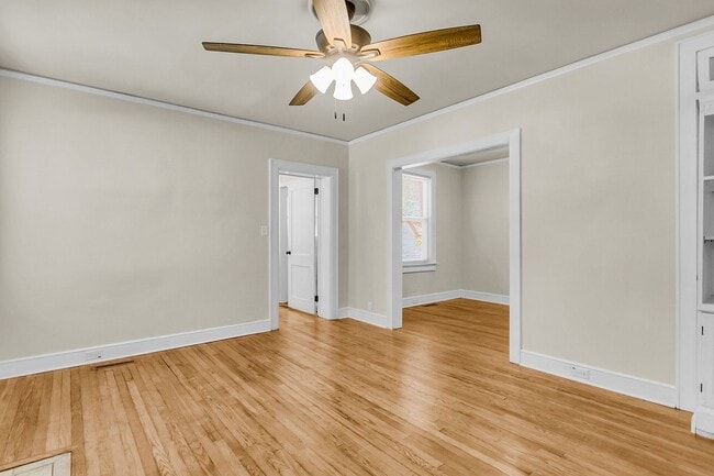 Building Photo - 3 Bed 2 Bath Home Located in Highland Park...