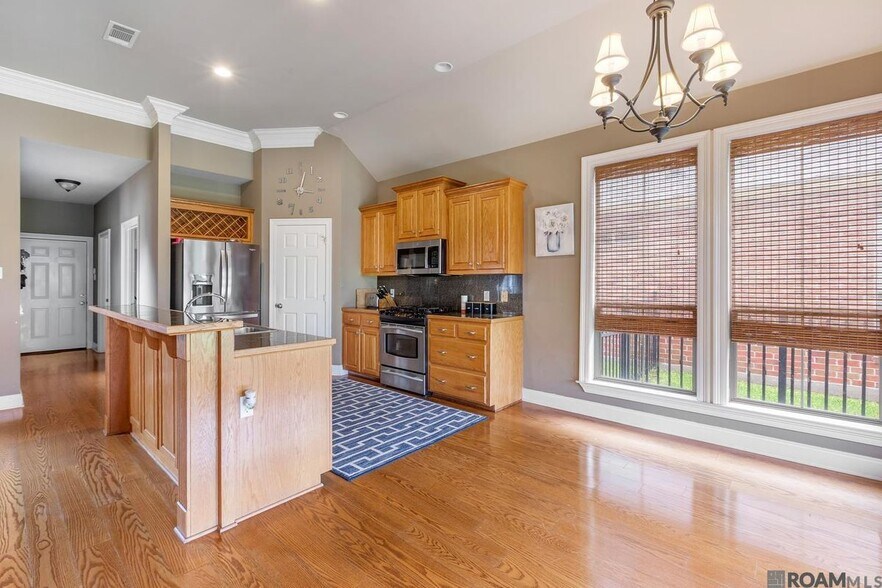 Building Photo - 10743 Hillbrook Ave