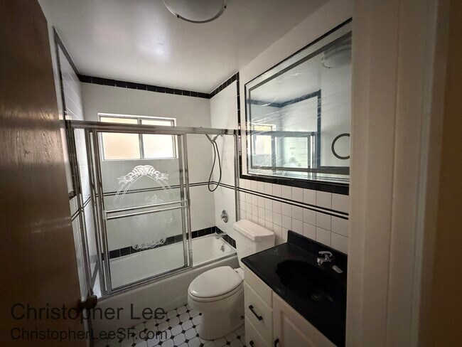 Building Photo - 125 Palm Ave