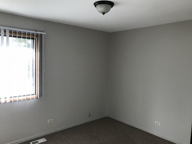 Building Photo - 5623 Santa Barbara Dr