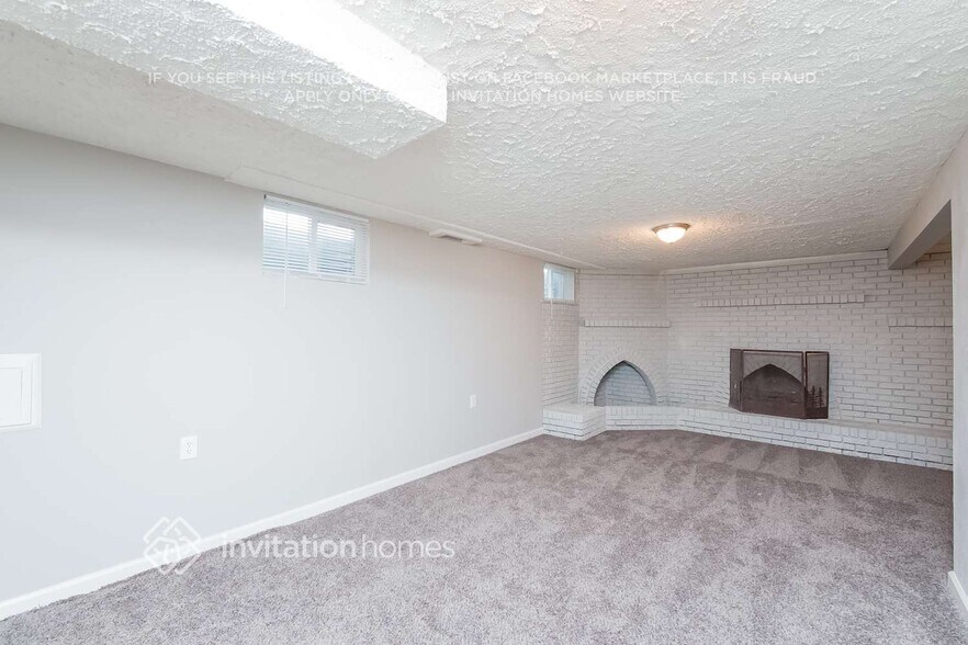 Building Photo - 3760 W 95th Pl
