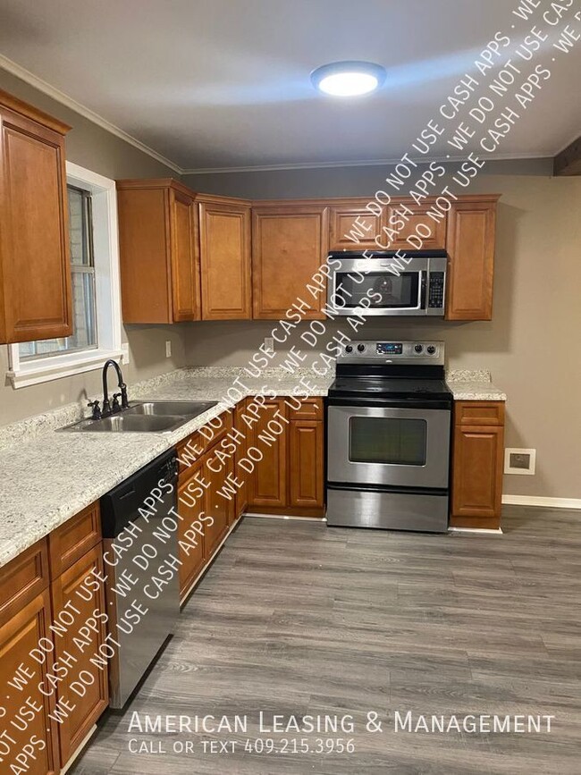 Building Photo - 1253 Edgewood Cir
