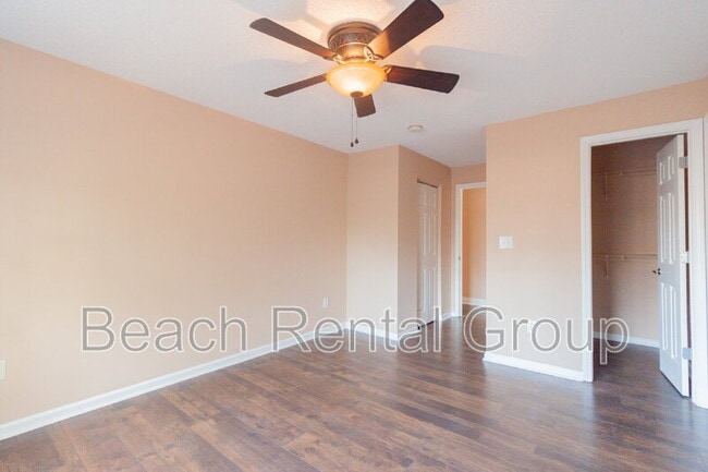 Building Photo - 3774 Hitchcock Way