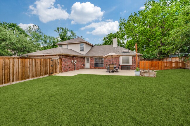 Building Photo - 825 Clearlake Dr