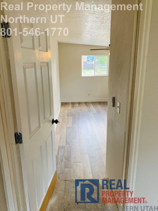 Building Photo - 3 Bed 1 Bath Ogden Home Now Available!