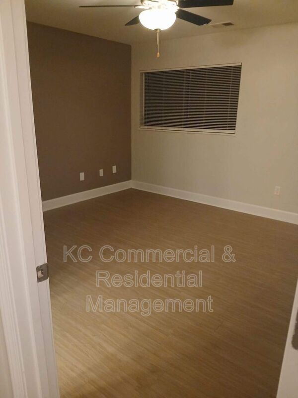 Building Photo - 530 W 10th St