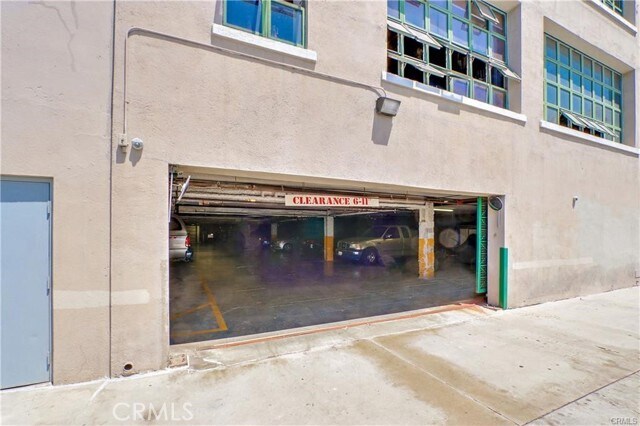 Building Photo - 100 W 5th St