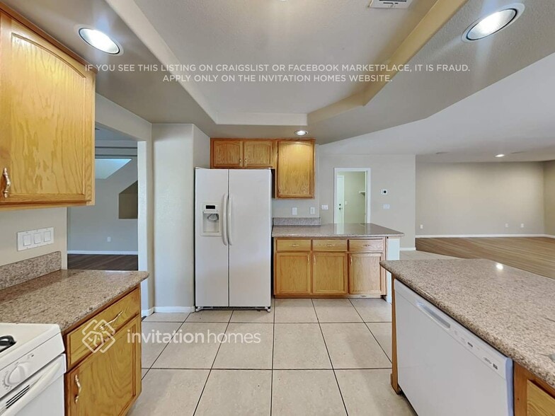 Building Photo - 494 Fiddlehead Ave