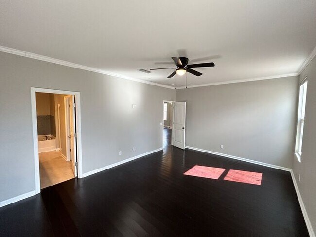 Building Photo - Spacious 5-Bedroom Home with Modern Amenit...