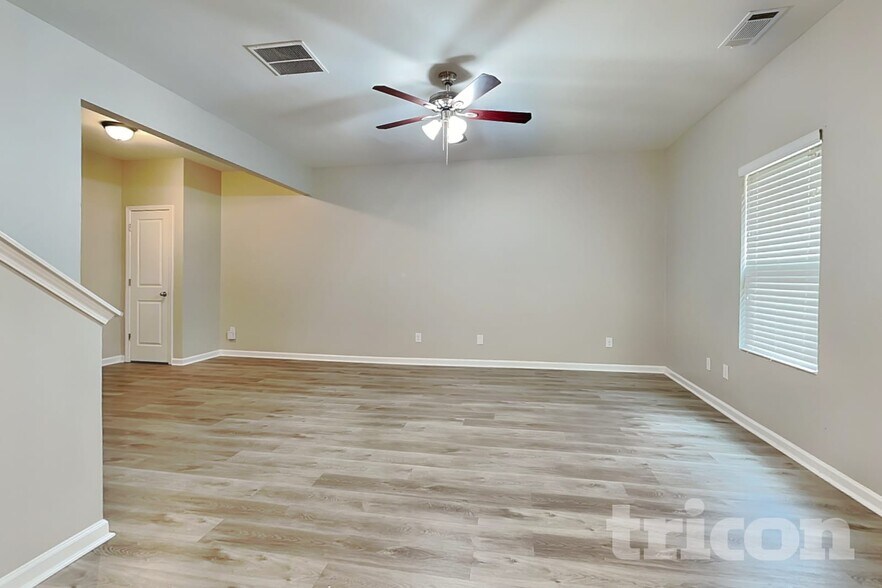Building Photo - 1042 Sutherland Dr