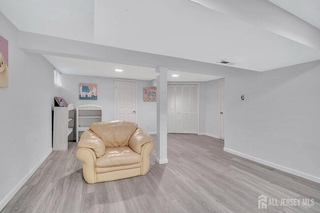 Building Photo - 110 Willow Ave