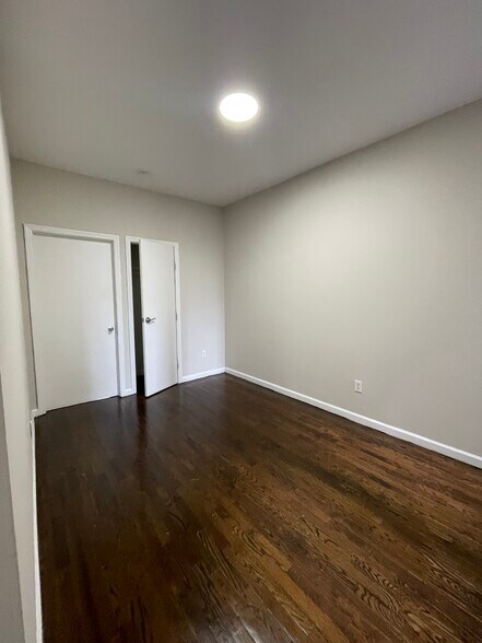 449 Mt Prospect 44 - 439 Mount Prospect Ave