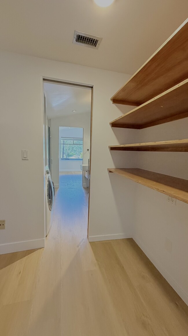 Building Photo - 2306 Teviot St