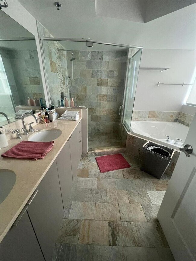 Building Photo - 2641 N Flamingo Rd