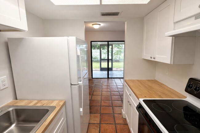 Building Photo - 11450 Char Ann Dr