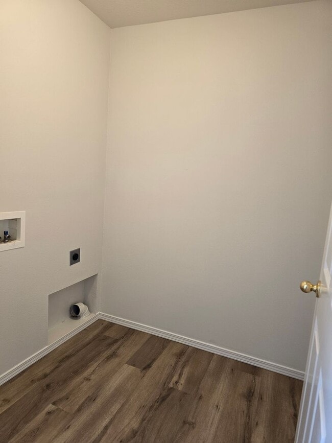 Building Photo - Spacious 4 Bed | 2 Bath Home – 1,520 Sq Ft – Pets Negotiable