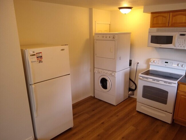Building Photo - Retsil Rd. Duplex