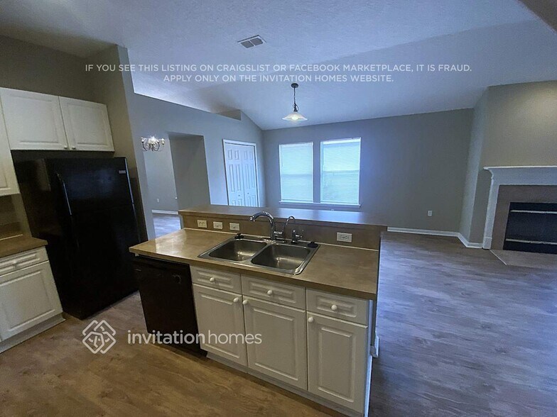 Building Photo - 13463 Devan Lee Dr E