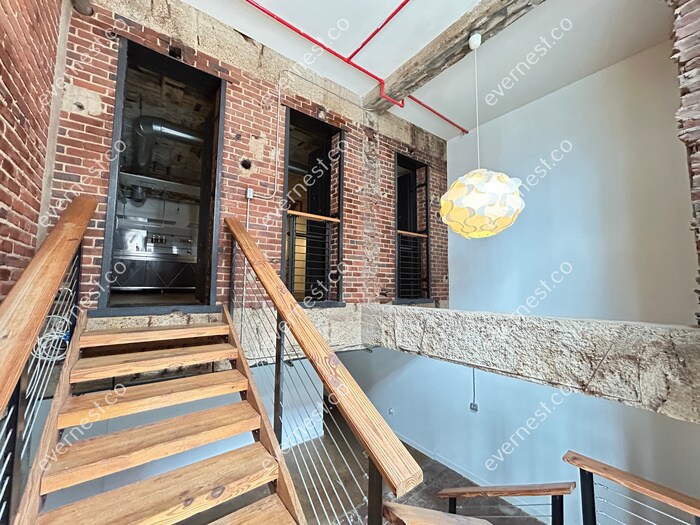 Building Photo - 244 Peters St SW