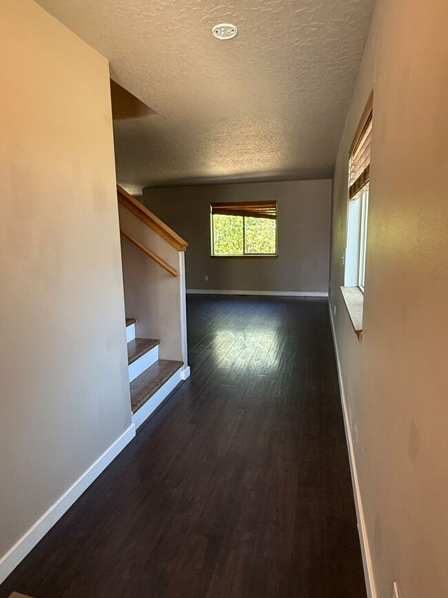 Building Photo - 3BR/2.5BA Home w/ Garage, Fenced Yard – Walk to Shops & Parkra
