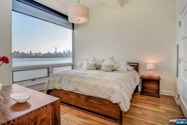 Building Photo - 9 Somerset Ln