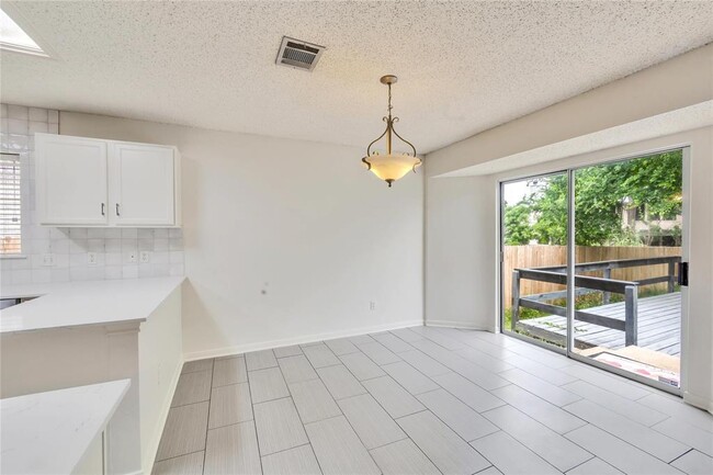 Building Photo - 908 Dogwood Trail