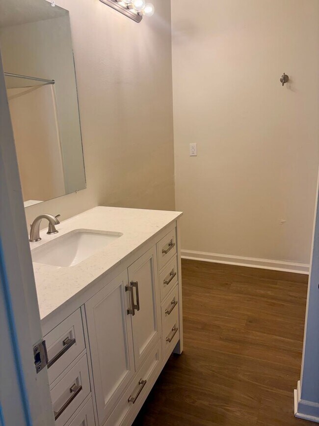 Building Photo - 5109 Nicholson Dr