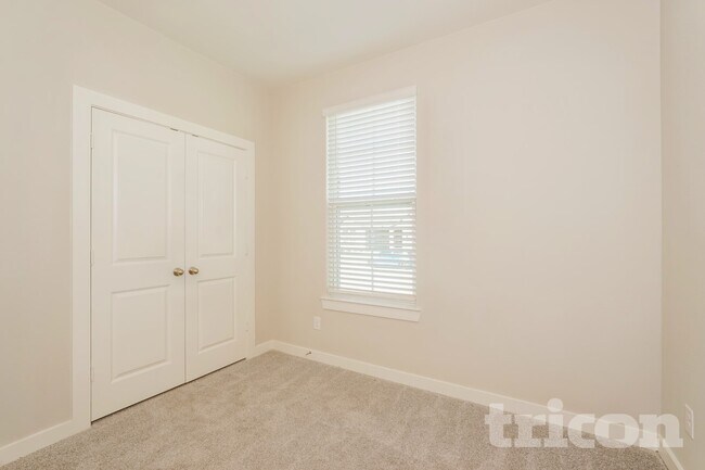 Building Photo - 2505 Finch Holw Dr