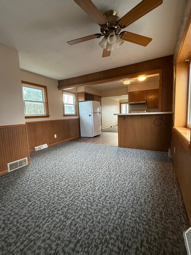 Building Photo - 2021 Veterans Dr