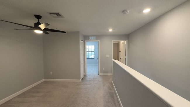 Building Photo - Stylish 3-Bed, 3-Bath Townhouse Oasis in Riviera Beach