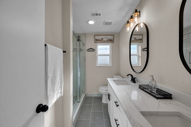 Building Photo - 28926 Twisted Oak Dr
