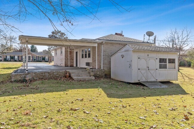 Building Photo - 220 Bartonwood Dr