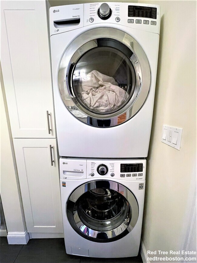 Building Photo - 62 Horace St