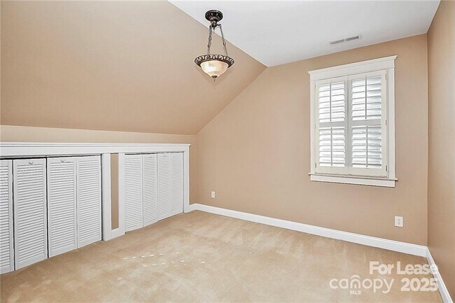 Building Photo - 2300 Mirow Pl