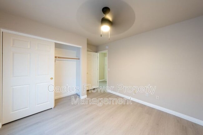 Building Photo - 970 N Willow St