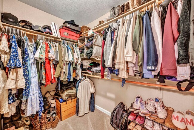 Building Photo - Currently being enjoyed by another resident - Available for move-in April 5th. Accepting tours fo...