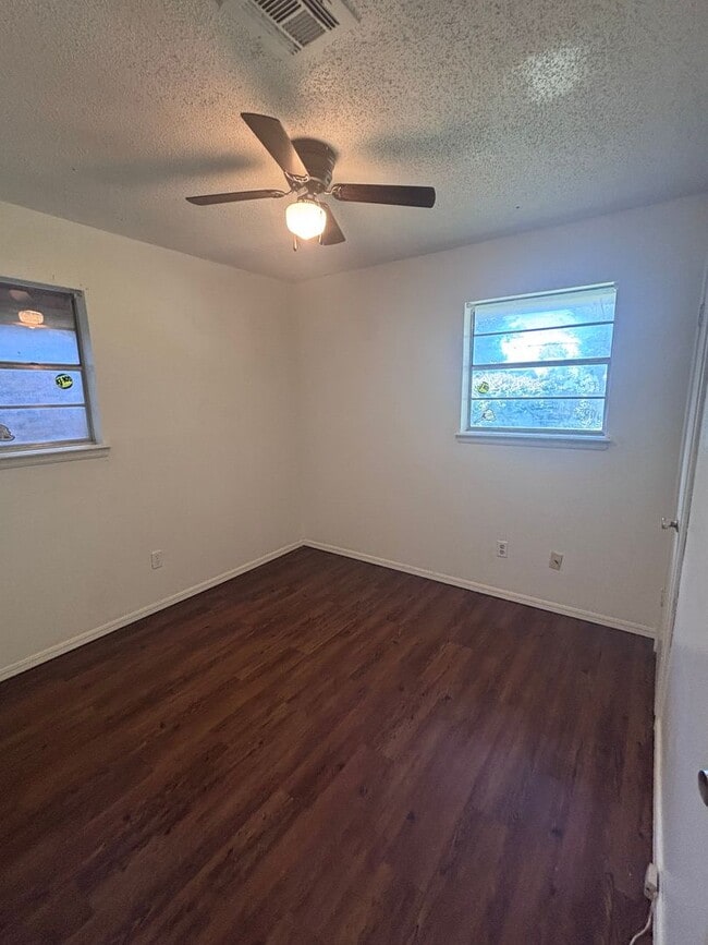 Building Photo - Must have 3 bed, 2 bathroom home in Moore