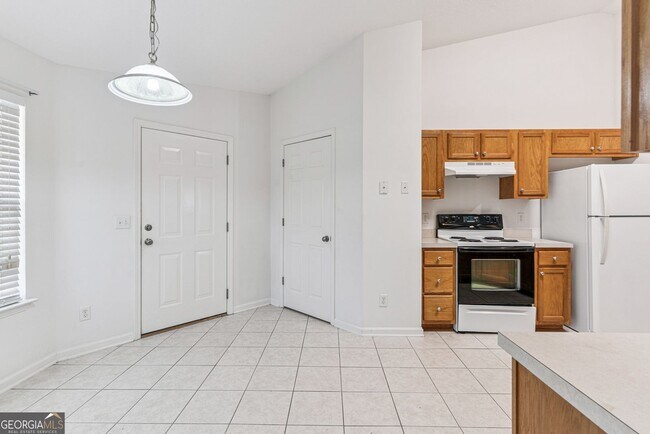 Building Photo - 3BR/2BA with a Fenced Back Yard