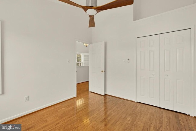 Building Photo - 1249 Quaker Hill Dr