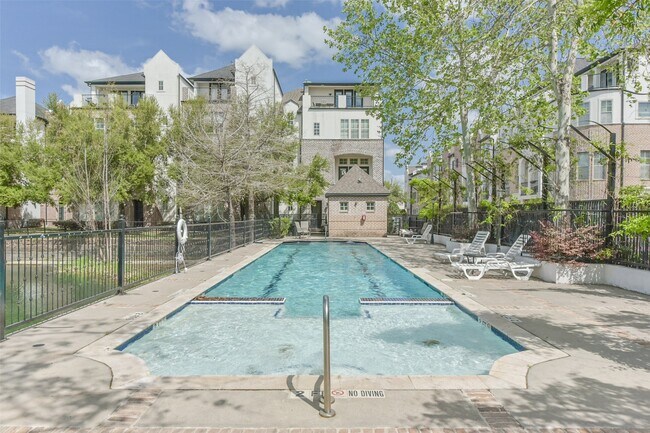 Building Photo - 9450 London Bridge Station