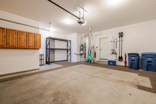 Building Photo - Charming Redmond Craftsman Retreat – Stylish 3-Bed, 3-Bath Home with Community Amenities