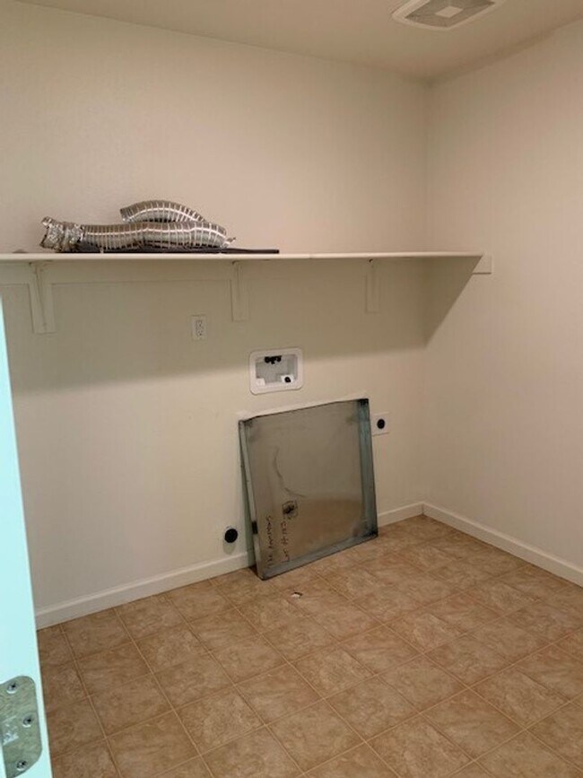 Building Photo - Two Story Home Across the Street from a Beautiful Park