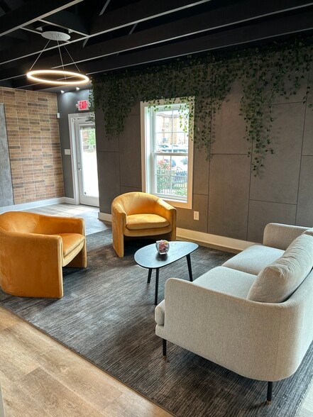 Primary Photo - Kensington Square Apartments