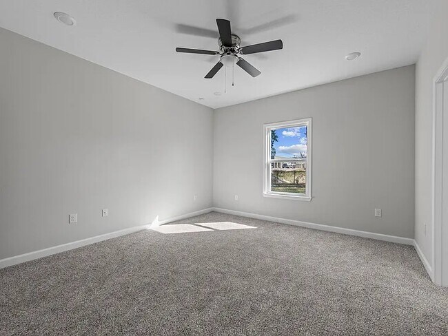 Building Photo - 111 Shady Ln