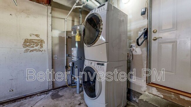Building Photo - 1824 Midway Dr