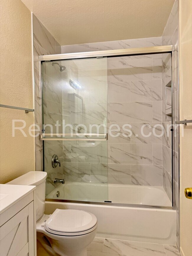 Building Photo - 10946 Decatur Rd