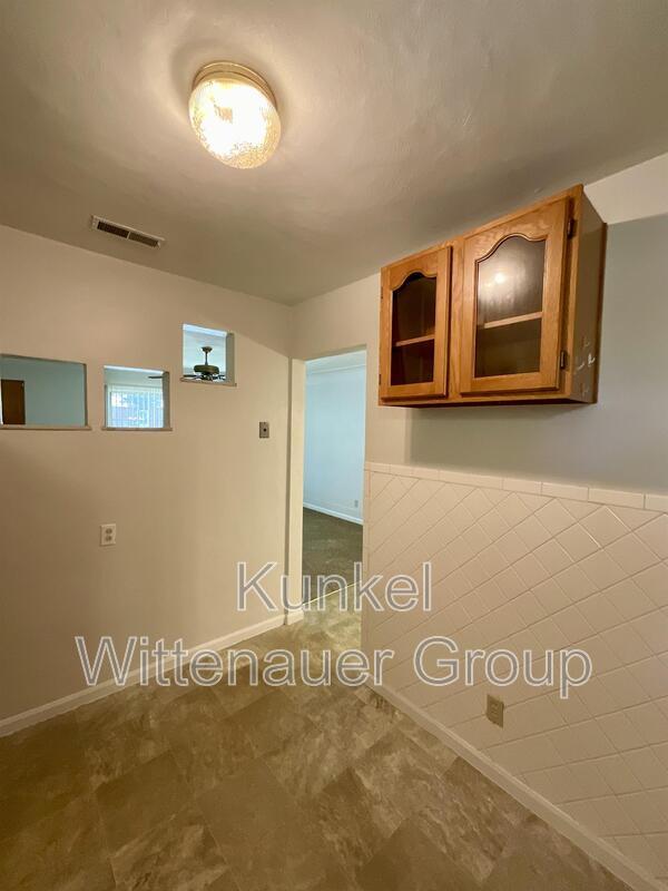 Building Photo - 1715 Menard Dr