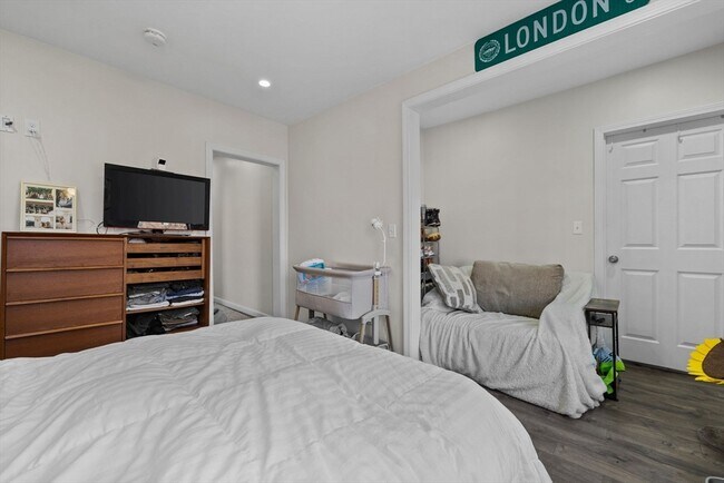 Building Photo - 149 Cottage St