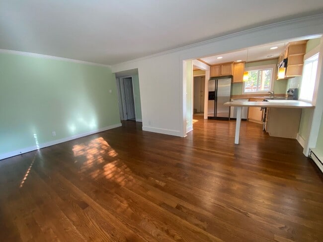 Building Photo - Cute 3 Bedroom Home in the Heart of West S...